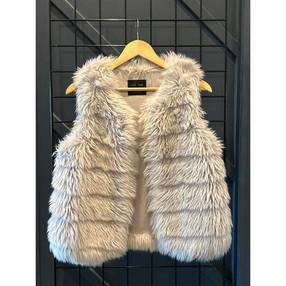 Love Tree Jackets & Blazers - Love Tree Womens Faux Fur Vest Size Small Grey Sleeveless Hippie